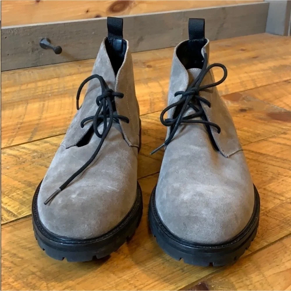 Calvin Klein Ulyanov gray suede lace up chukka boots Size 10.5